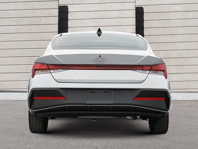 2026 Hyundai Elantra Essential IVT