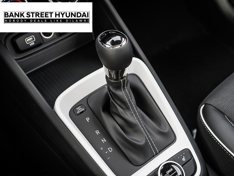 2026 Hyundai Venue Ultimate IVT w/Black Interior