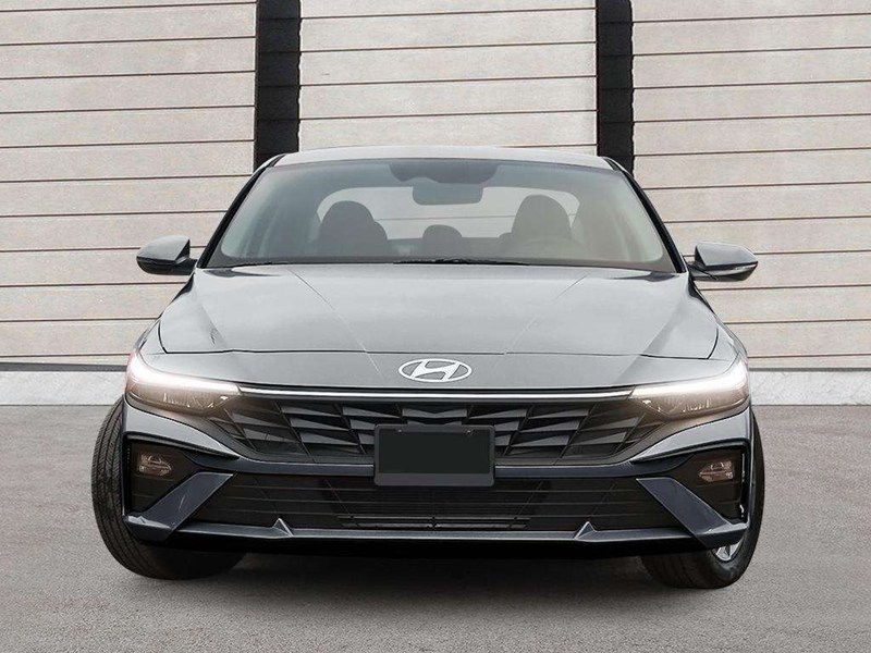 2026 Hyundai Elantra Luxury IVT w/Two-Tone Interior