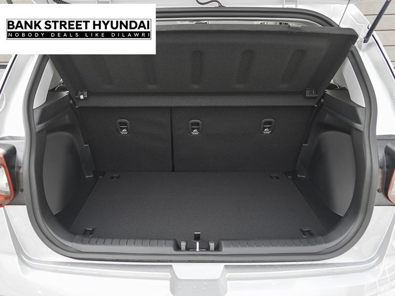 2025 Hyundai Venue Ultimate IVT w/Black Interior