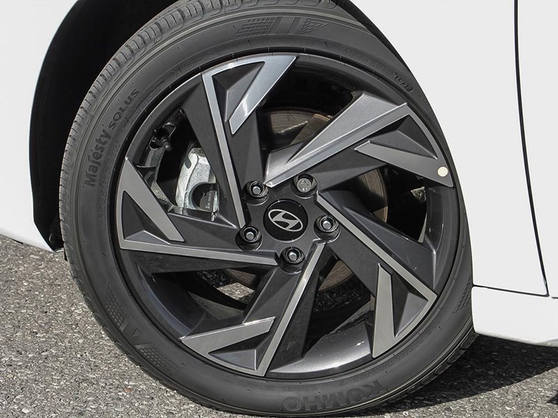 2025 Hyundai Elantra Luxury IVT