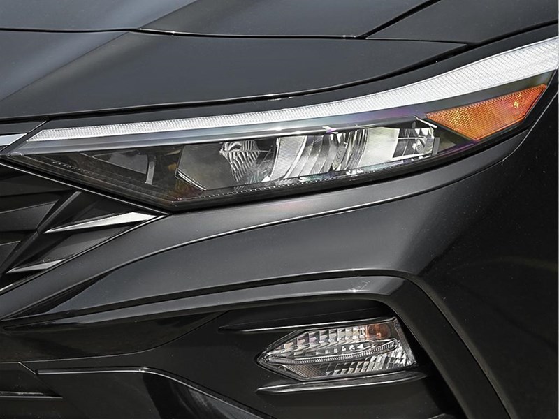 2026 Hyundai Elantra Luxury IVT w/Two-Tone Interior