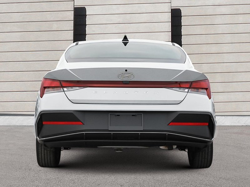 2026 Hyundai Elantra Essential IVT