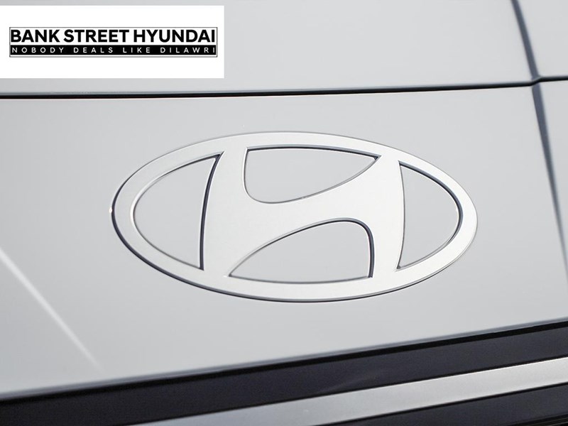 2025 Hyundai Elantra Luxury IVT