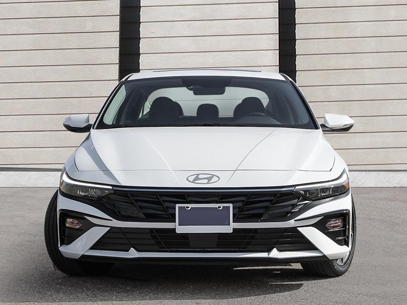 2025 Hyundai Elantra Luxury IVT