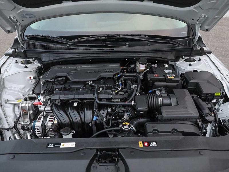 2026 Hyundai Elantra Essential IVT