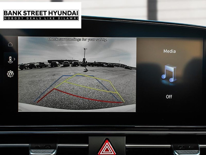 2025 Hyundai Elantra HEV Luxury DCT