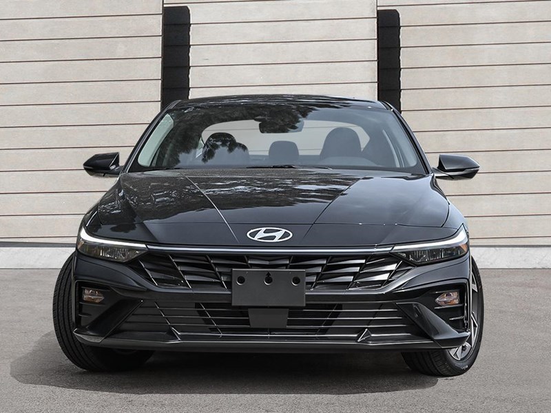 2025 Hyundai Elantra Luxury IVT w/Two-Tone Interior