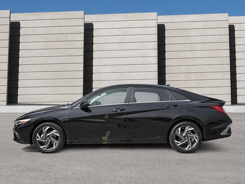 2025 Hyundai Elantra Luxury IVT w/Two-Tone Interior