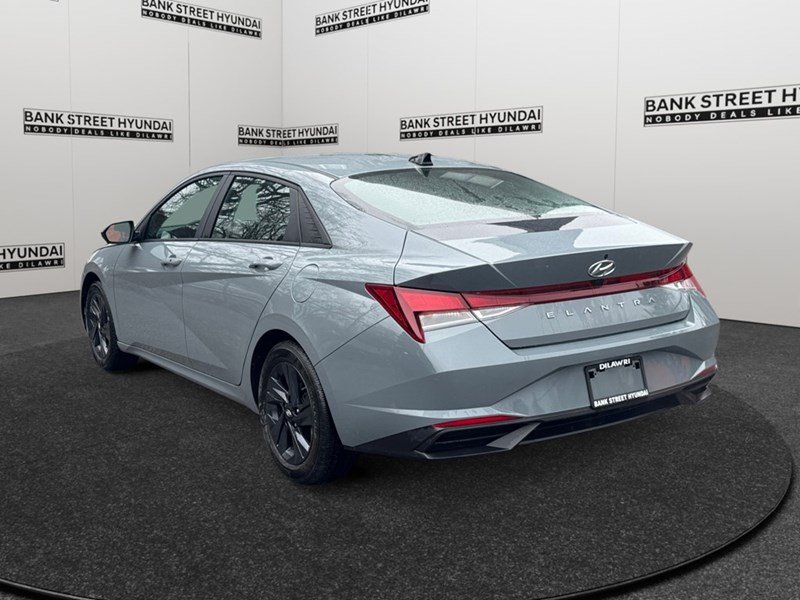 2022 Hyundai Elantra Preferred IVT