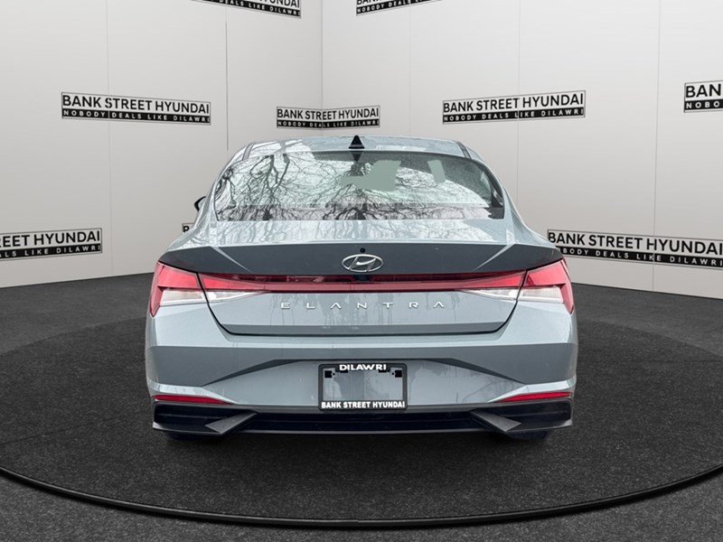 2022 Hyundai Elantra Preferred IVT