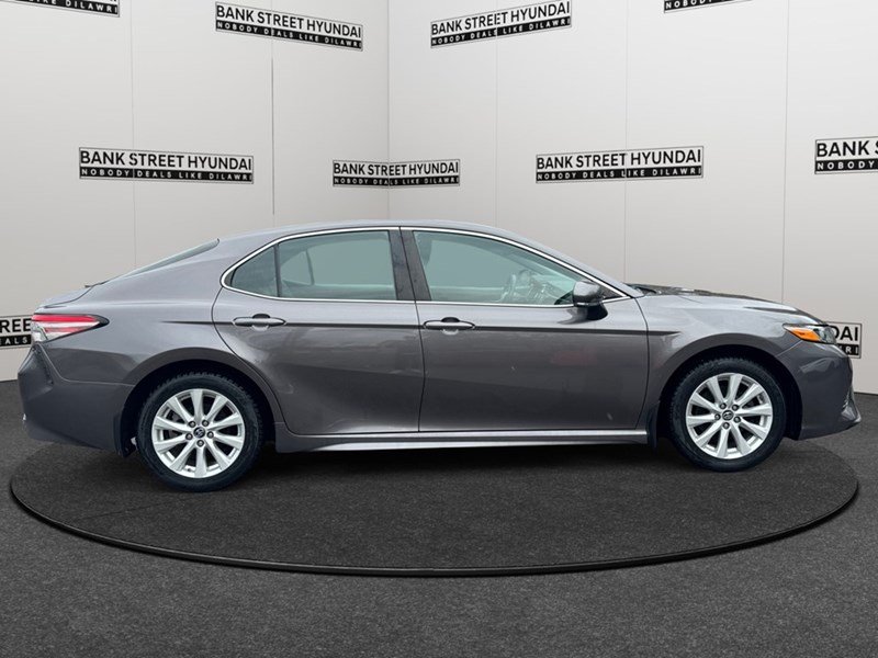 2019 Toyota Camry SE Auto
