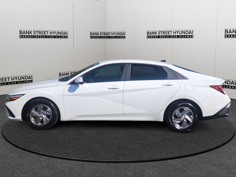 2024 Hyundai Elantra Essential IVT