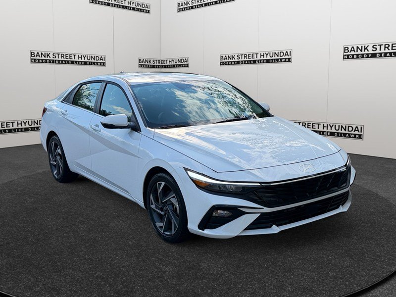 2025 Hyundai Elantra Luxury IVT