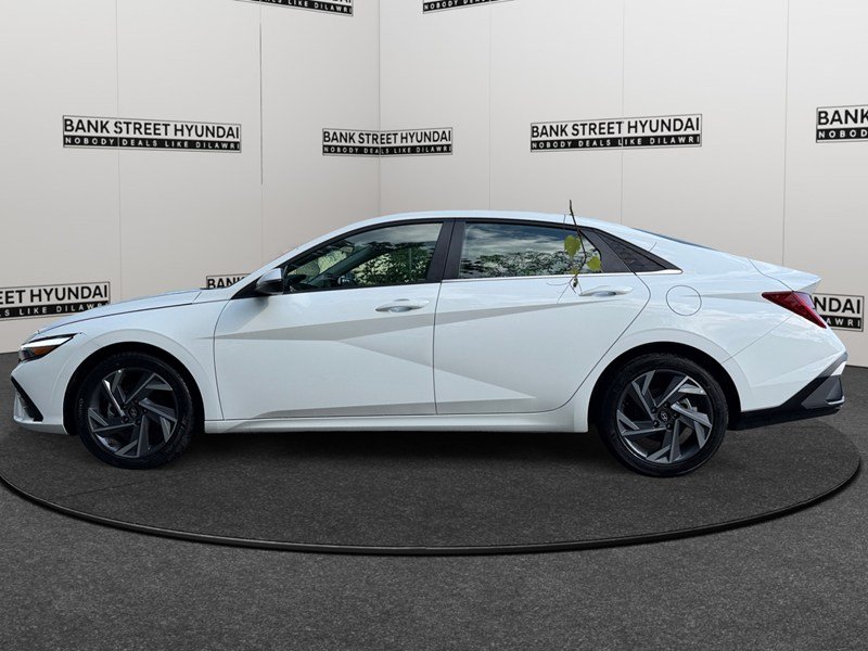2025 Hyundai Elantra Luxury IVT