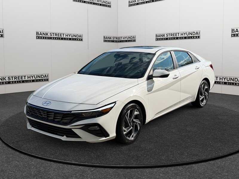 2025 Hyundai Elantra Luxury IVT