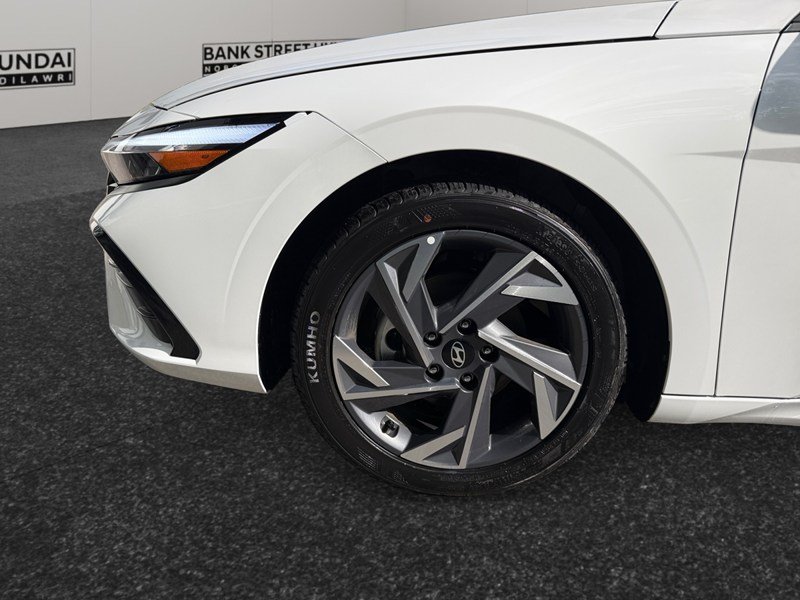 2025 Hyundai Elantra Luxury IVT