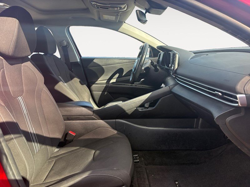2022 Hyundai Elantra Preferred IVT w/Sun & Tech Package