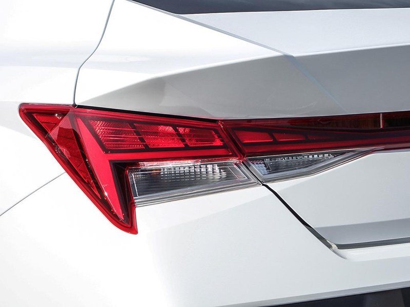 2025 Hyundai Elantra Luxury IVT