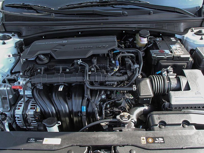 2025 Hyundai Elantra Luxury IVT