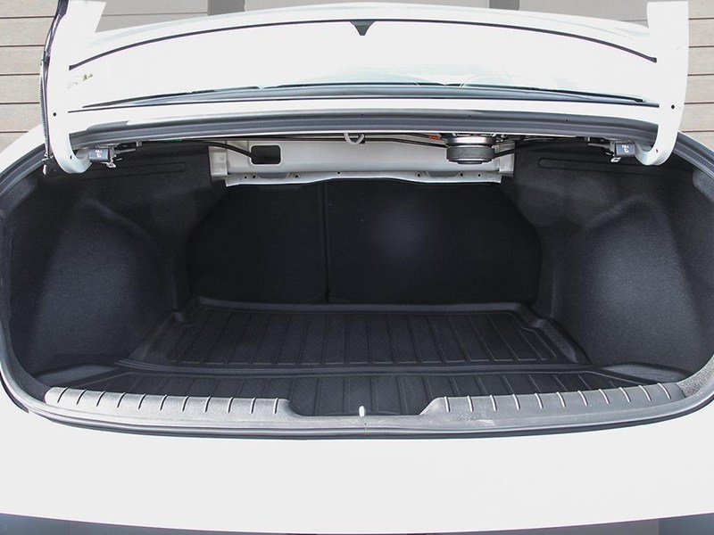 2025 Hyundai Elantra Luxury IVT