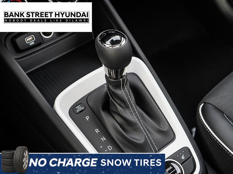 2025 Hyundai Venue Ultimate IVT w/Black Interior