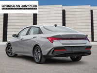 2025 Hyundai Elantra Luxury IVT