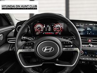 2025 Hyundai Elantra Luxury IVT