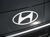 2026 Hyundai Elantra Luxury IVT w/Two-Tone Interior