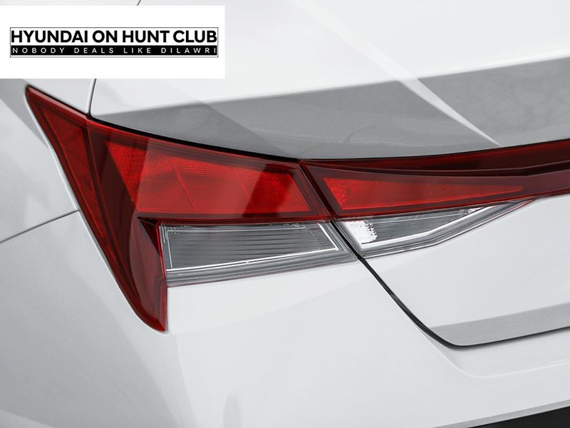 2025 Hyundai Elantra Essential IVT