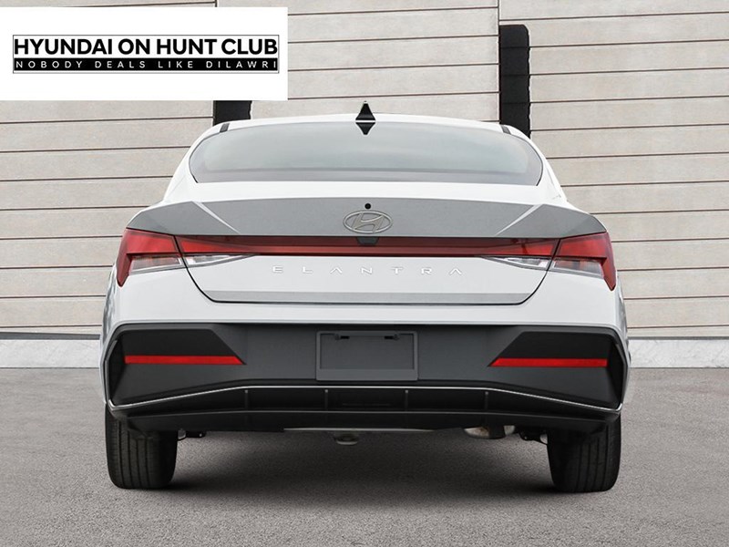 2025 Hyundai Elantra Essential IVT