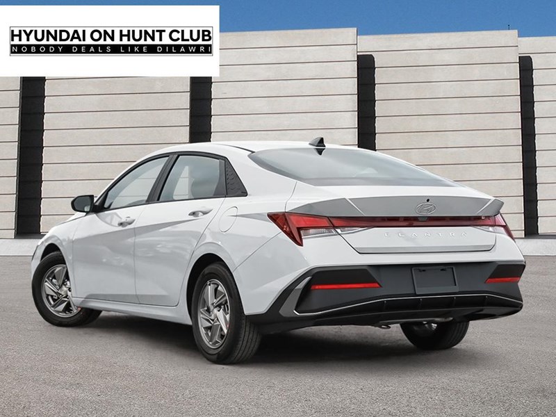 2025 Hyundai Elantra Essential IVT