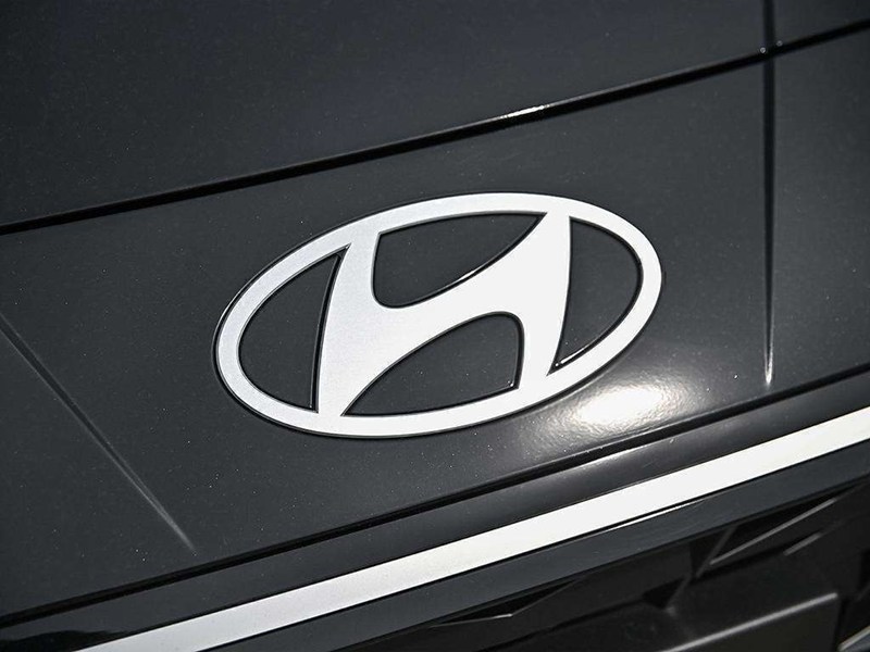 2026 Hyundai Elantra Luxury IVT w/Two-Tone Interior