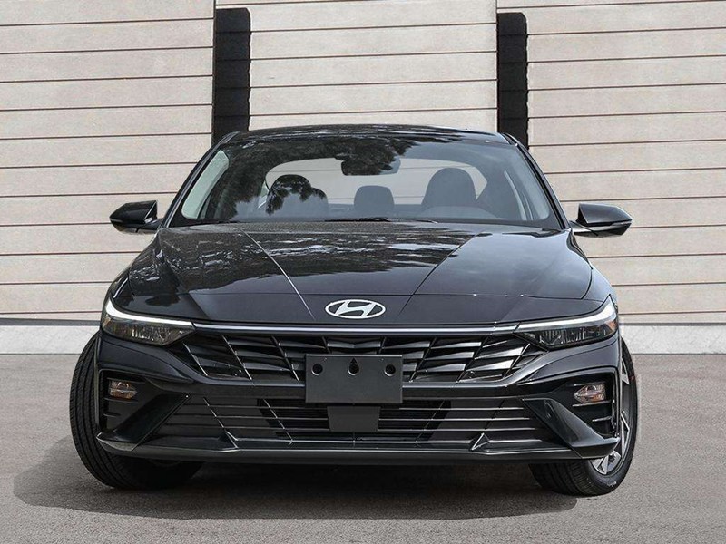 2026 Hyundai Elantra Luxury IVT w/Two-Tone Interior