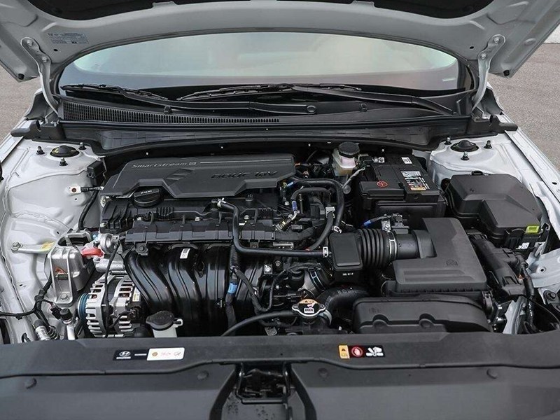 2026 Hyundai Elantra Essential IVT