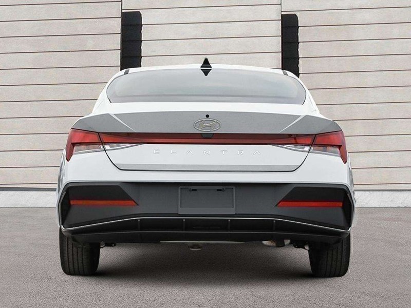 2026 Hyundai Elantra Essential IVT