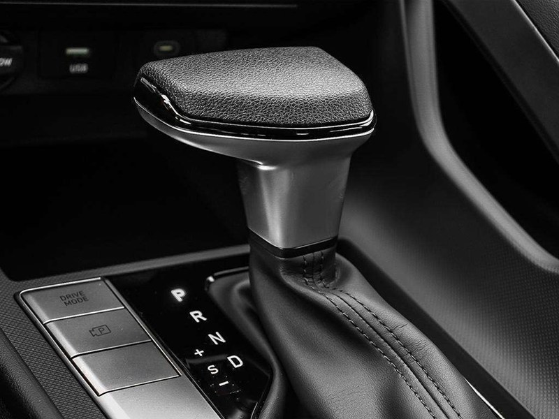 2026 Hyundai Elantra Essential IVT