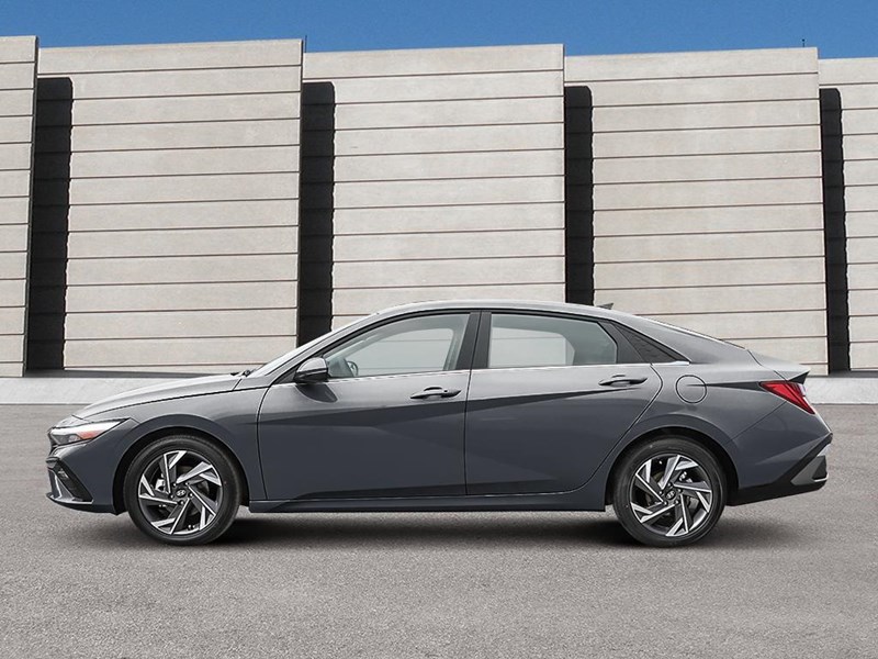 2025 Hyundai Elantra Luxury IVT w/Two-Tone Interior