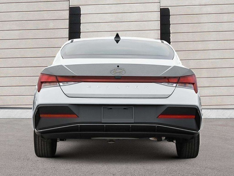 2026 Hyundai Elantra Essential IVT