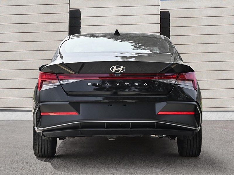 2026 Hyundai Elantra Luxury IVT w/Two-Tone Interior