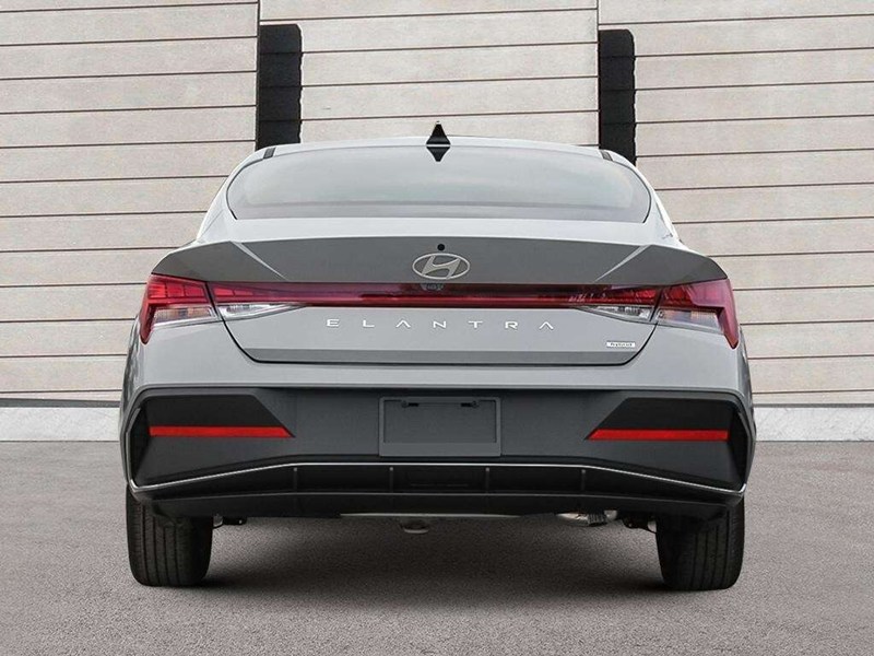2025 Hyundai Elantra HEV Luxury DCT