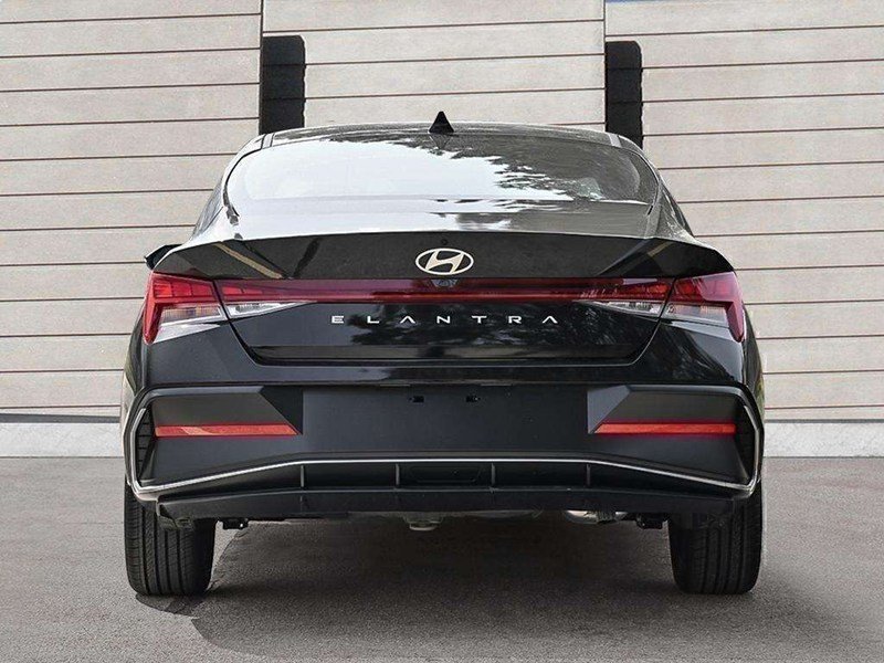 2026 Hyundai Elantra Luxury IVT w/Two-Tone Interior