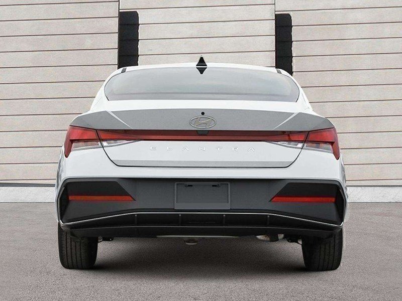 2026 Hyundai Elantra Essential IVT