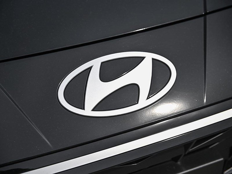 2026 Hyundai Elantra Luxury IVT w/Two-Tone Interior
