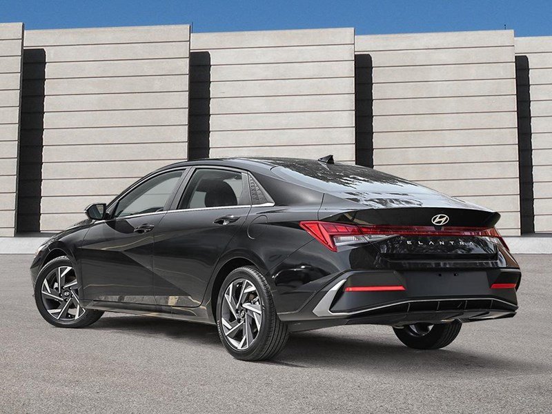 2026 Hyundai Elantra Luxury IVT w/Two-Tone Interior