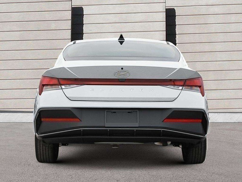 2026 Hyundai Elantra Essential IVT