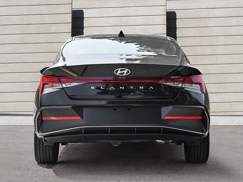 2026 Hyundai Elantra Luxury IVT w/Two-Tone Interior