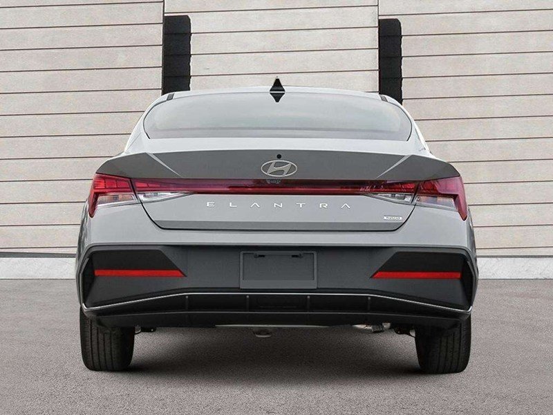 2025 Hyundai Elantra HEV Luxury DCT