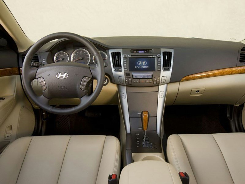 2010 Hyundai Sonata GL (M5) OEM Shot 5