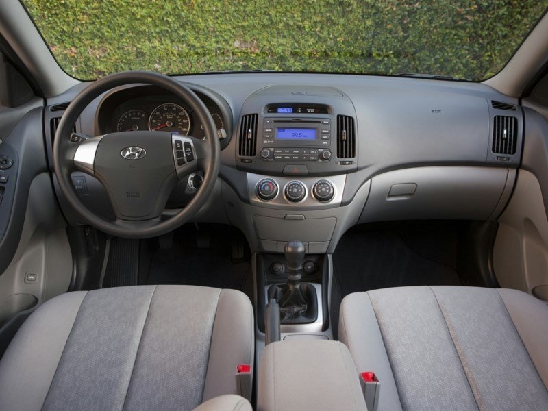 2010 Hyundai Elantra L OEM Shot 5